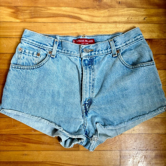 Early 2000’s Levi’s 550 Cut off Shorts - Picture 1 of 3